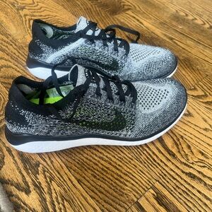 Nike Free RN Flyknit woman size 7 running shoes black gray mesh
